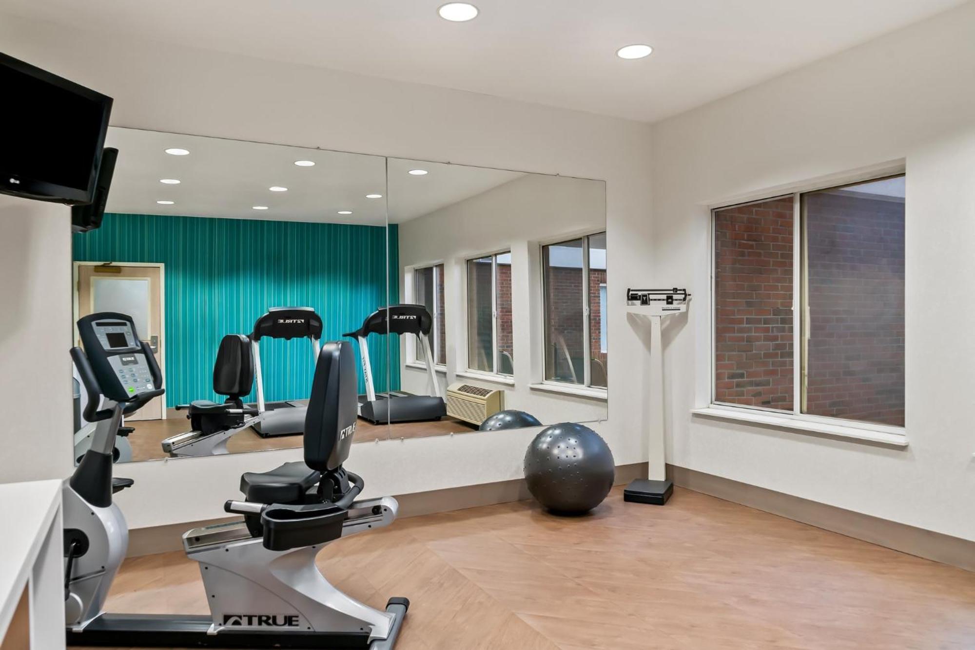 Holiday Inn Express Hotel & Suites Marion By Ihg Экстерьер фото