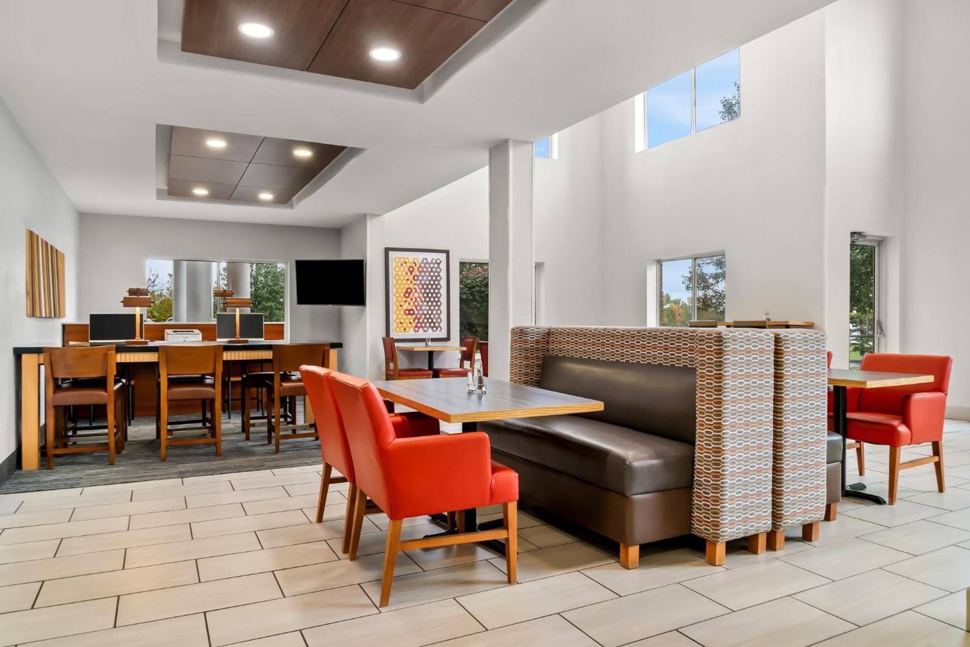 Holiday Inn Express Hotel & Suites Marion By Ihg Экстерьер фото