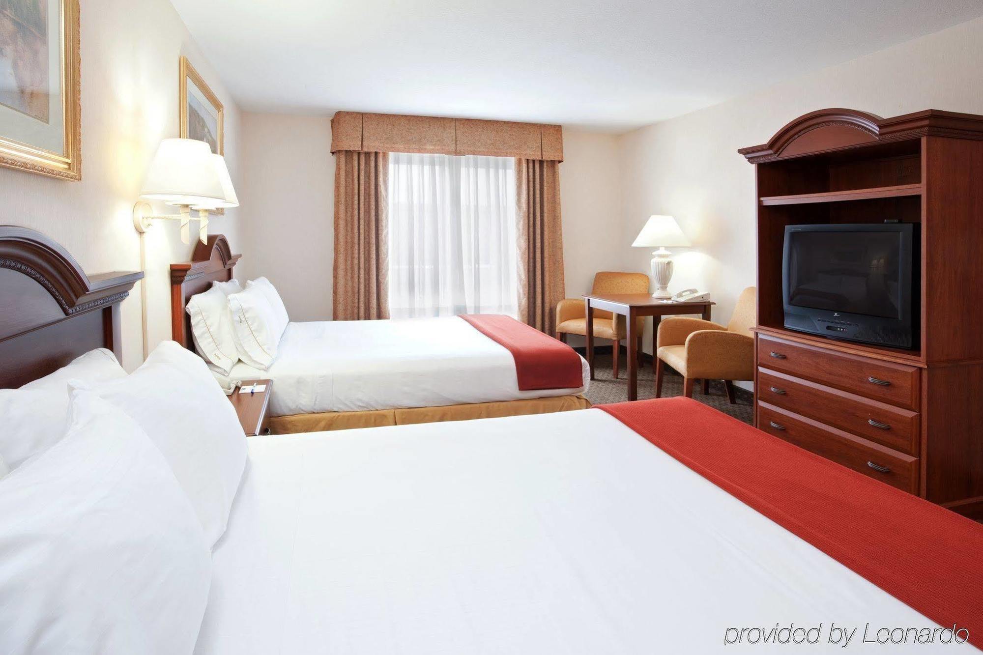 Holiday Inn Express Hotel & Suites Marion By Ihg Номер фото